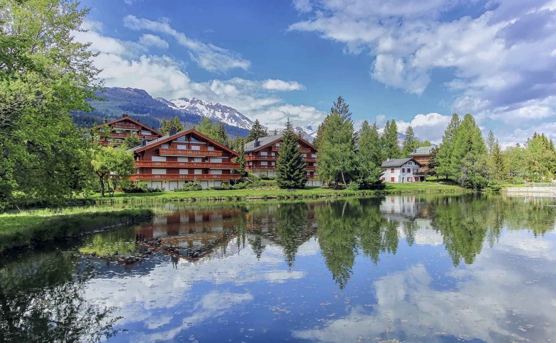 Engagez des professionnels de l'immobilier de luxe dans le Valais