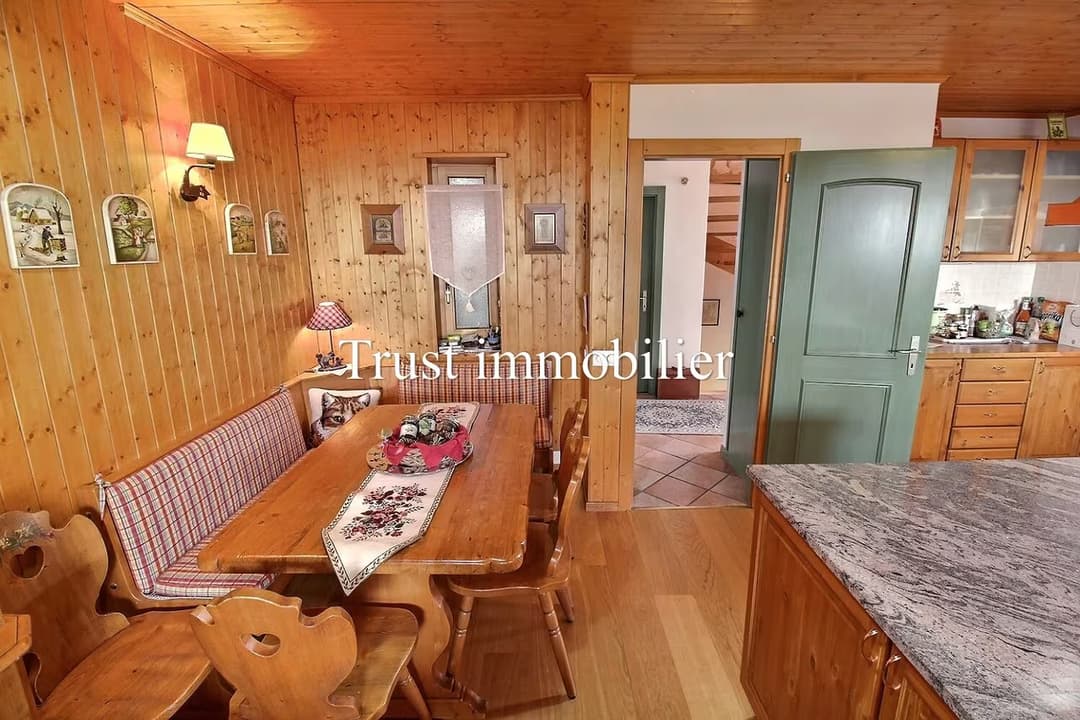 385 – Maison 7.5 pièces  –  330 m²