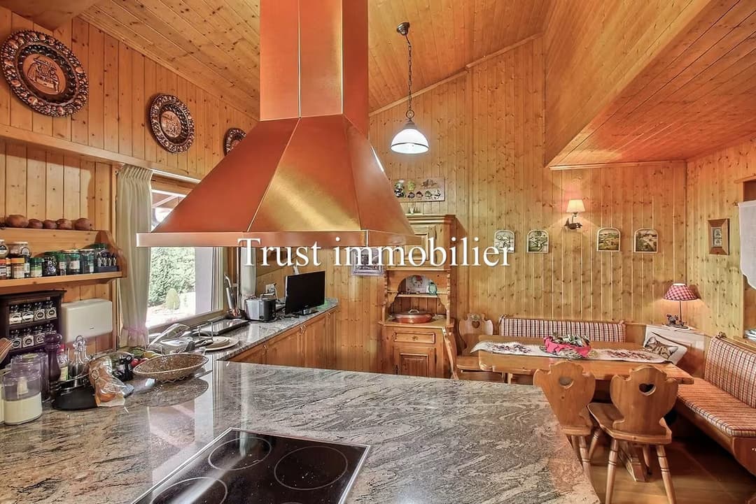 385 – Maison 7.5 pièces  –  330 m²