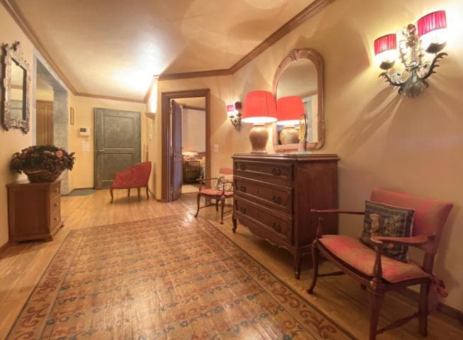 1749 – Appartement 5.5 pièces – 7700 CHF – 260 m²