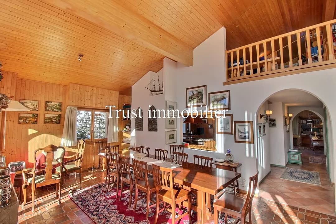 385 – Maison 7.5 pièces  –  330 m²