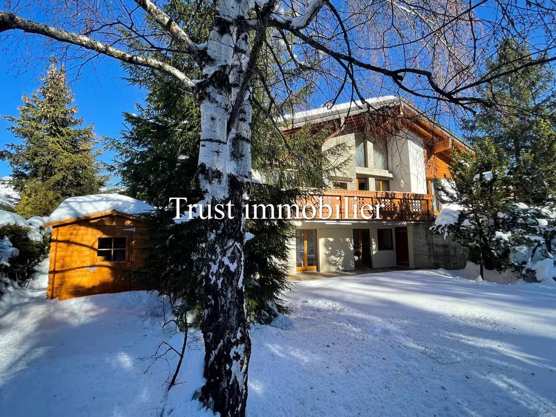 385 – Maison 7.5 pièces  –  330 m²