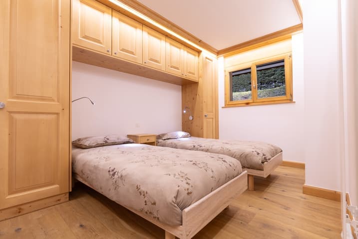 455 – Appartement 6 pièces – 4410 CHF – 180 m²