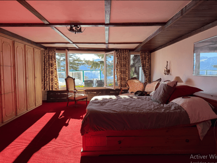 435 – Appartement 4 pièces – 2450CHF – 250m²