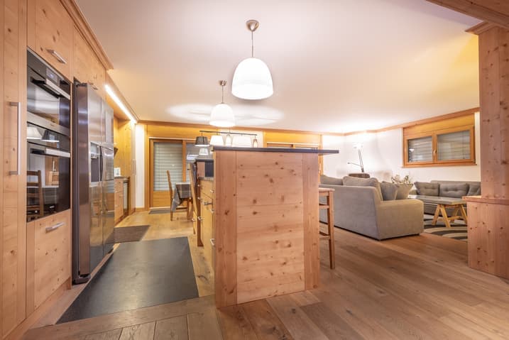 455 – Appartement 6 pièces – 4410 CHF – 180 m²