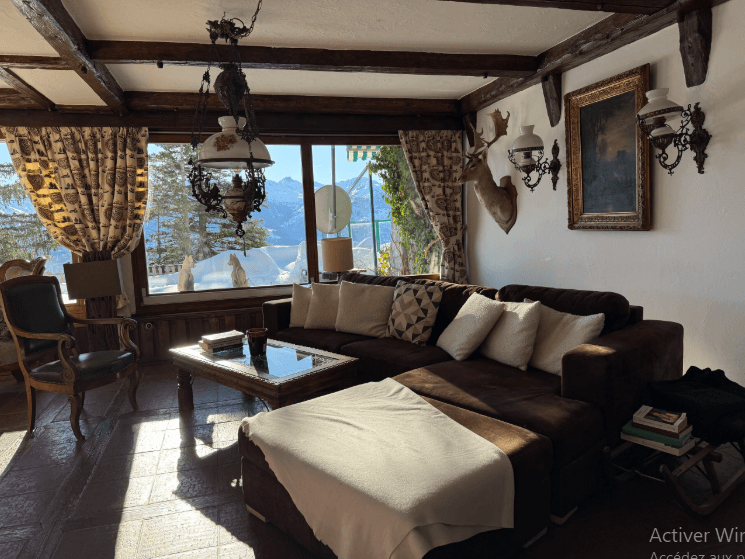 435 – Appartement 4 pièces – 2450CHF – 250m²