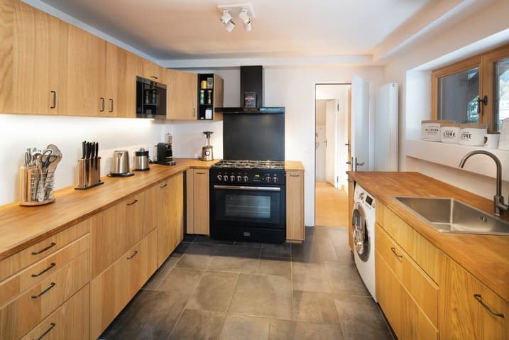 489 – Maison 10 pièces – 8400CHF – 300m²