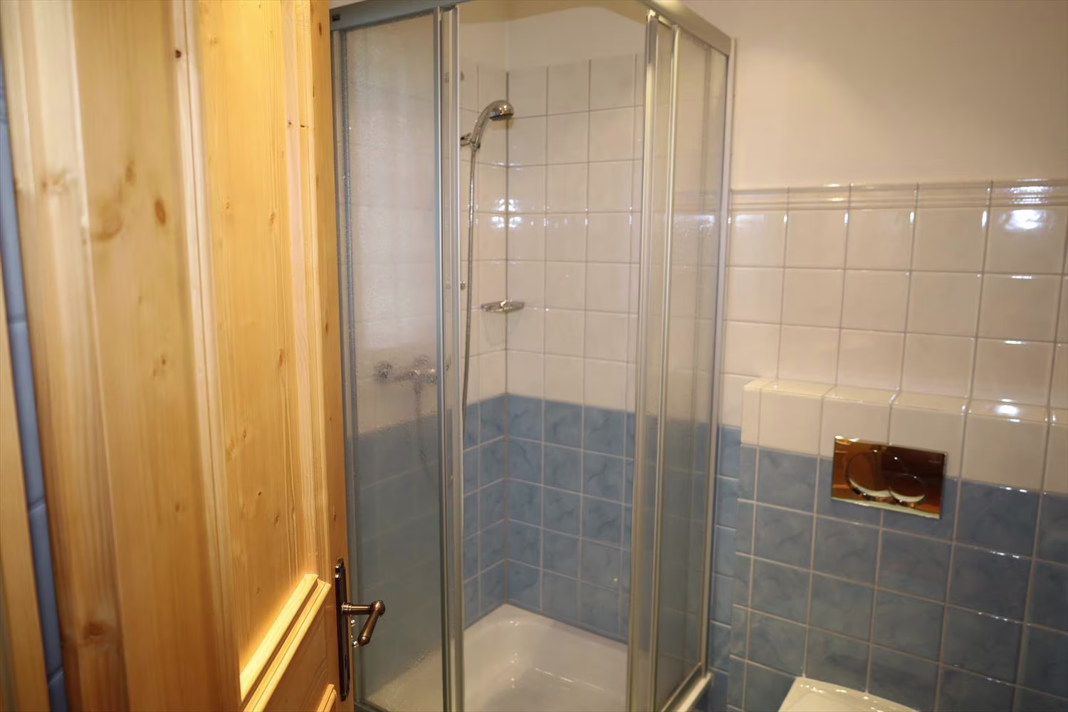 546 – Appartement  3.5 pièces  3300CHF –  100m²
