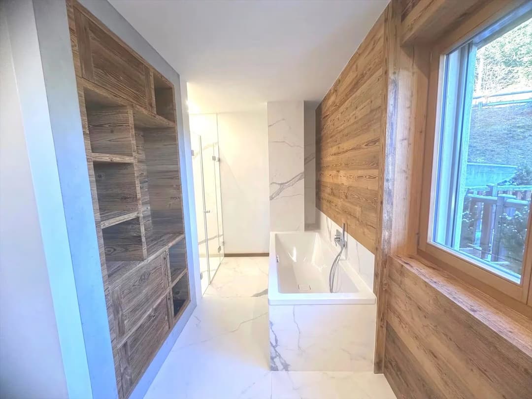 523 – Appartement 5.5 pièces – 200 m²