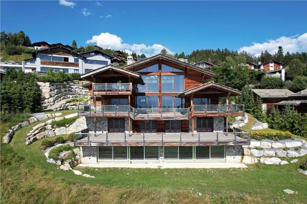 908 – Maison 14.5 pièces – 13000000 CHF – 1400 ²