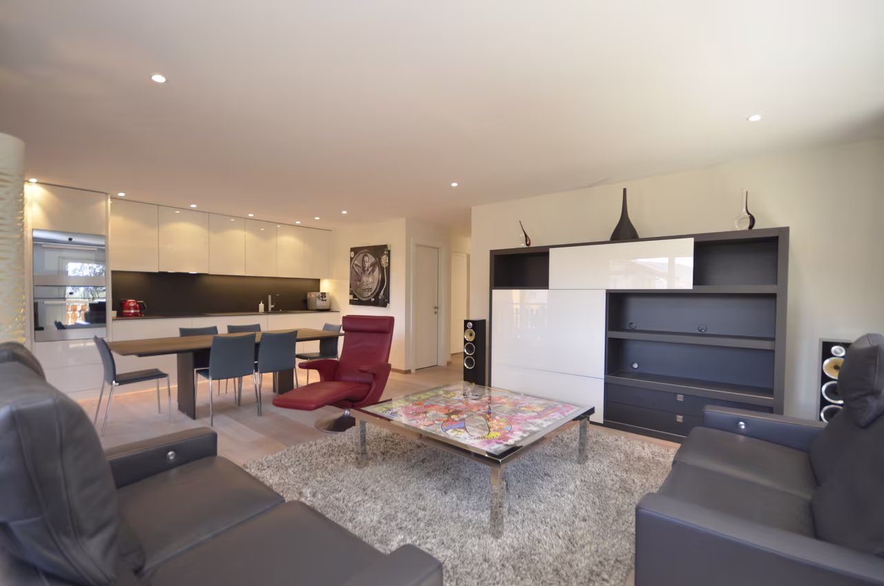 649 – Appartement – 4pièces – 3750CHF – 117m²