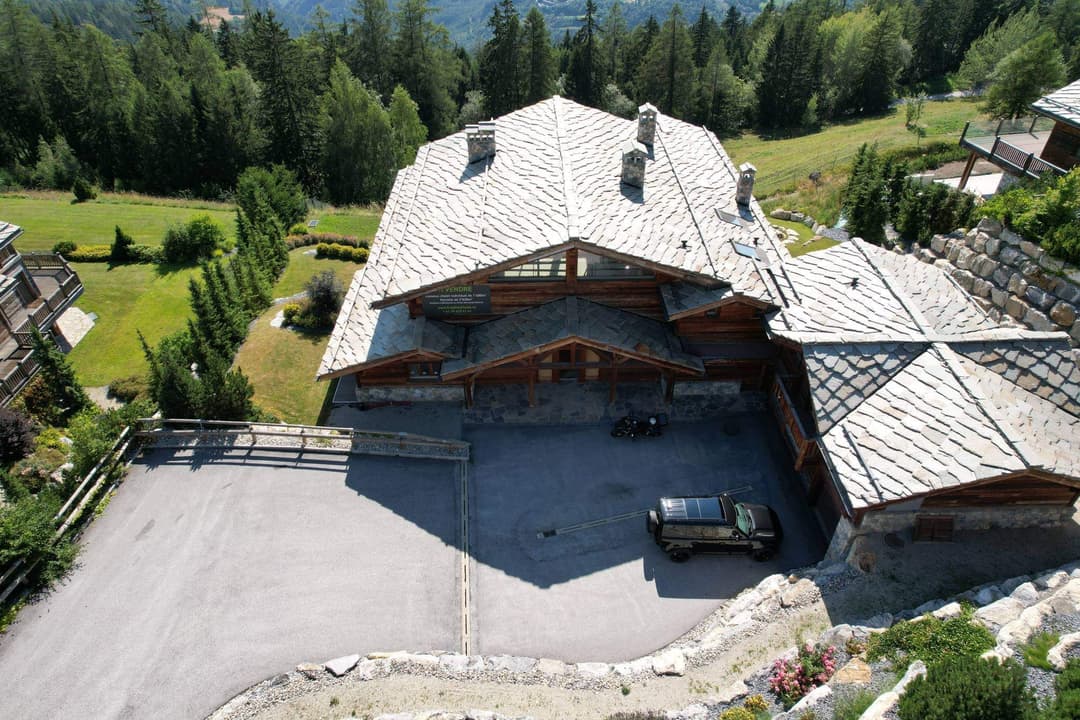908 – Maison 14.5 pièces – 13000000 CHF – 1400 ²