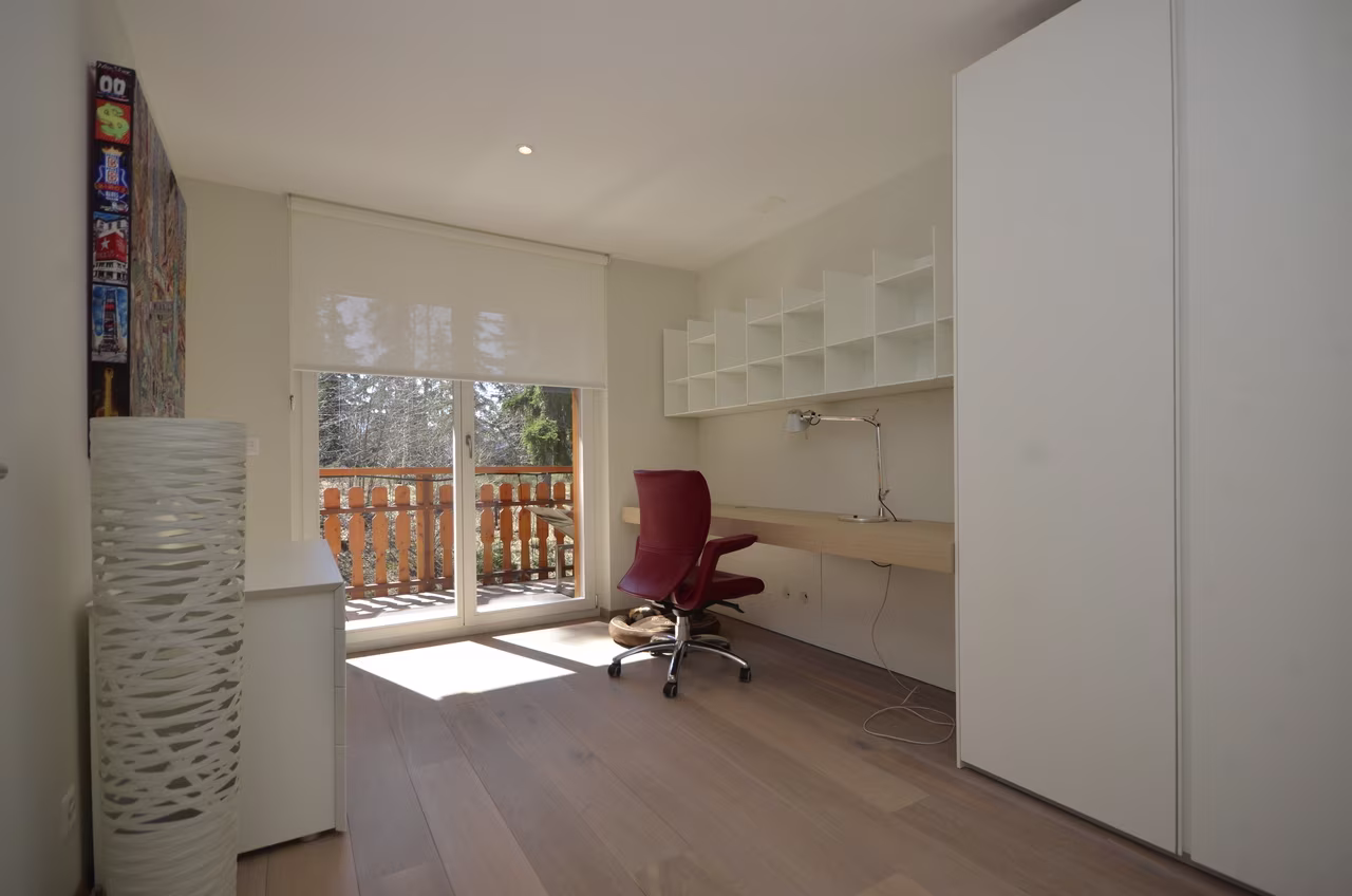 649 – Appartement – 4pièces – 3750CHF – 117m²