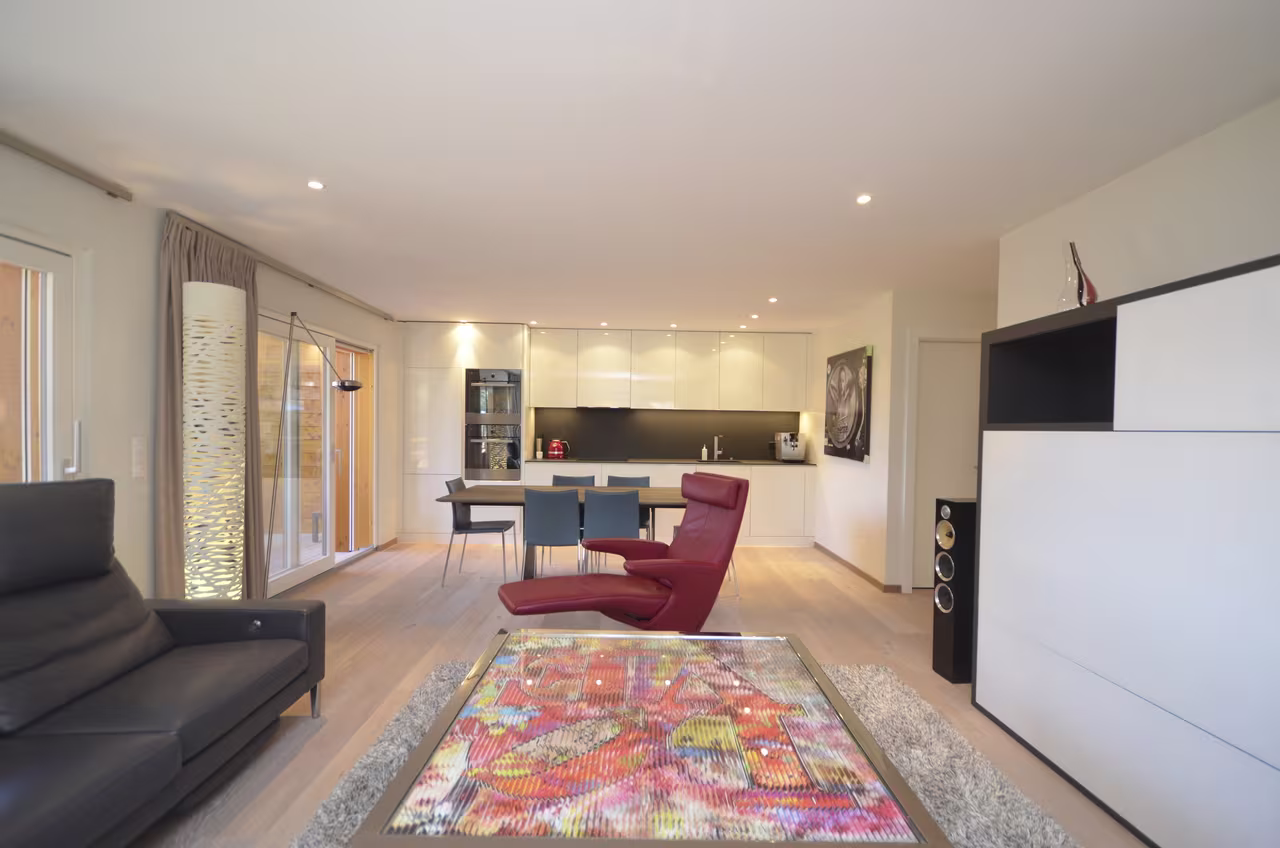 649 – Appartement – 4pièces – 3750CHF – 117m²