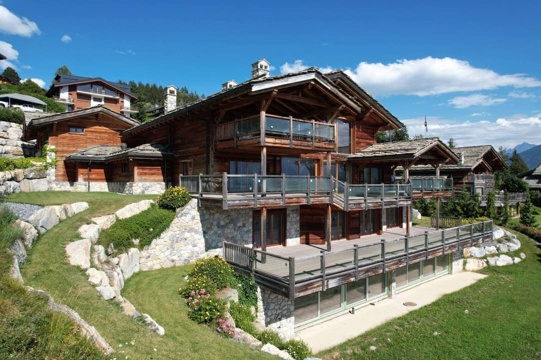 908 – Maison 14.5 pièces – 13000000 CHF – 1400 ²