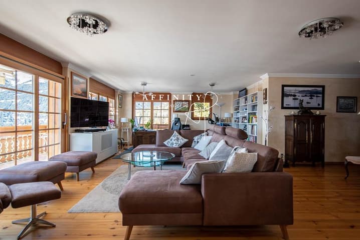 1072 – Appartement 8 pièces – 3200000CHF – 277m²