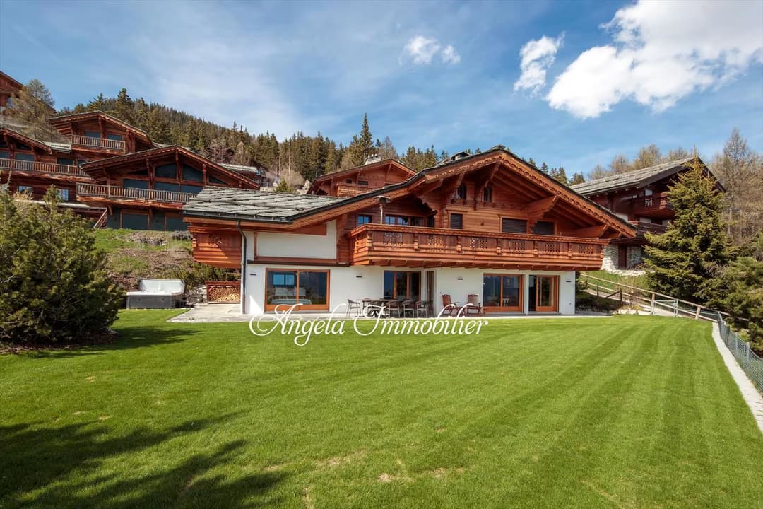 768 – Appartement 6 pièces – 230m²