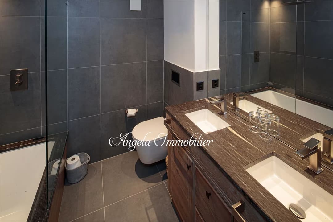 768 – Appartement 6 pièces – 230m²