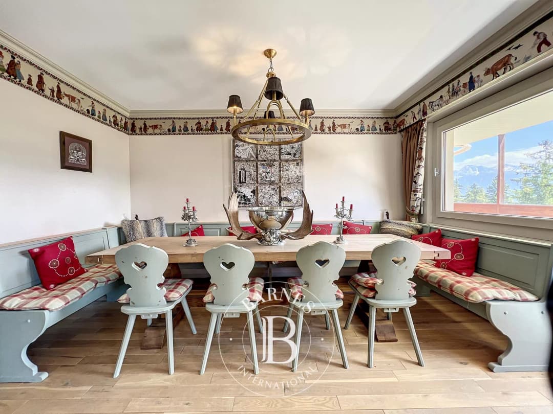 1056 – Appartement 6 pièces – 2000000 CHF -245m²