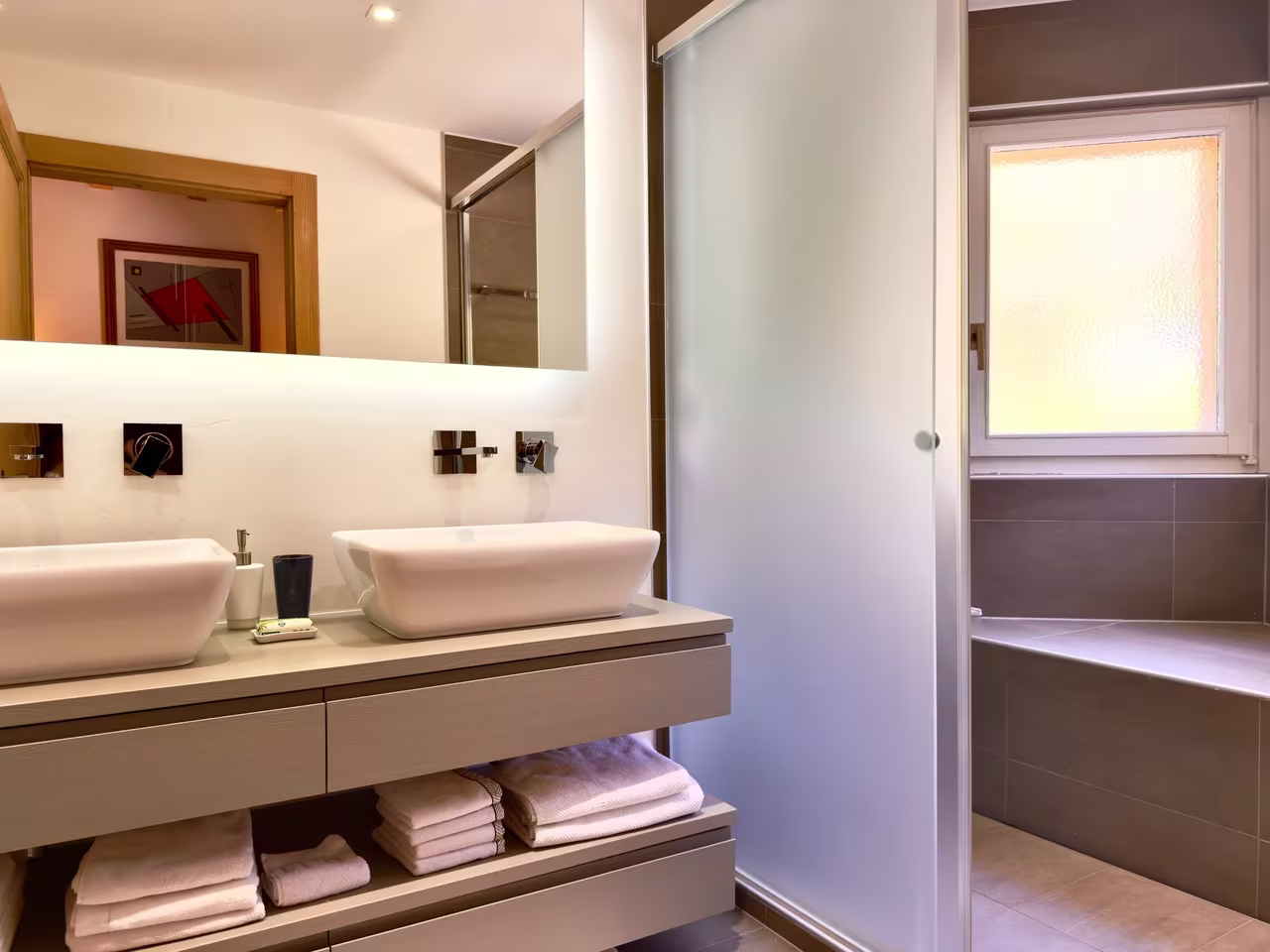 758 – Appartement  – 4pièces  – 4200CHF  – 200 m²