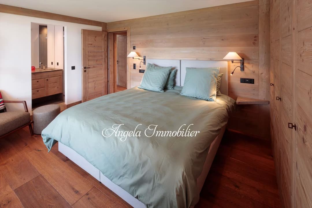 768 – Appartement 6 pièces – 230m²