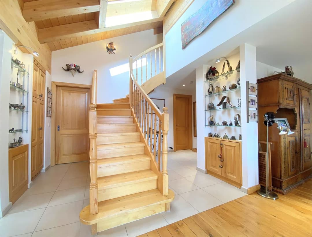 771 – Appartement 5,5 pièces – 9500CHF – 200m²