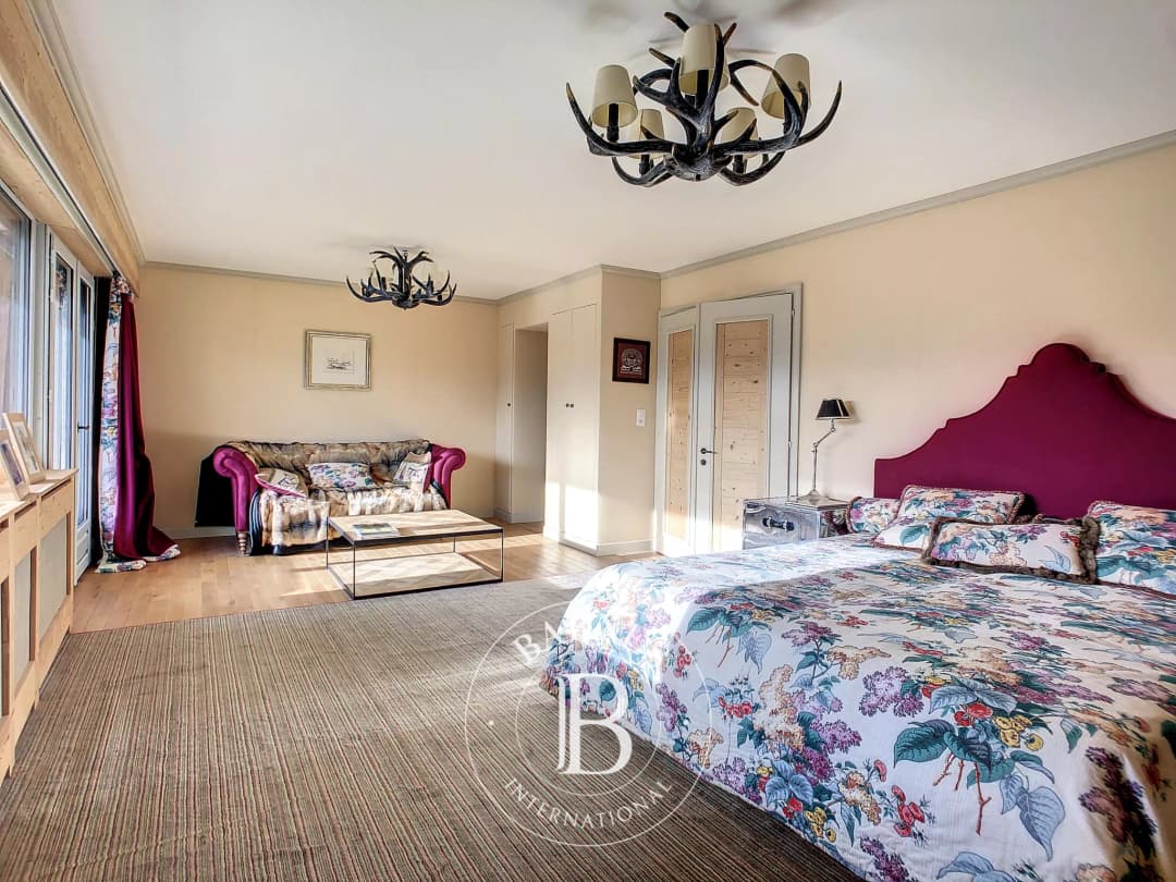 1056 – Appartement 6 pièces – 2000000 CHF -245m²