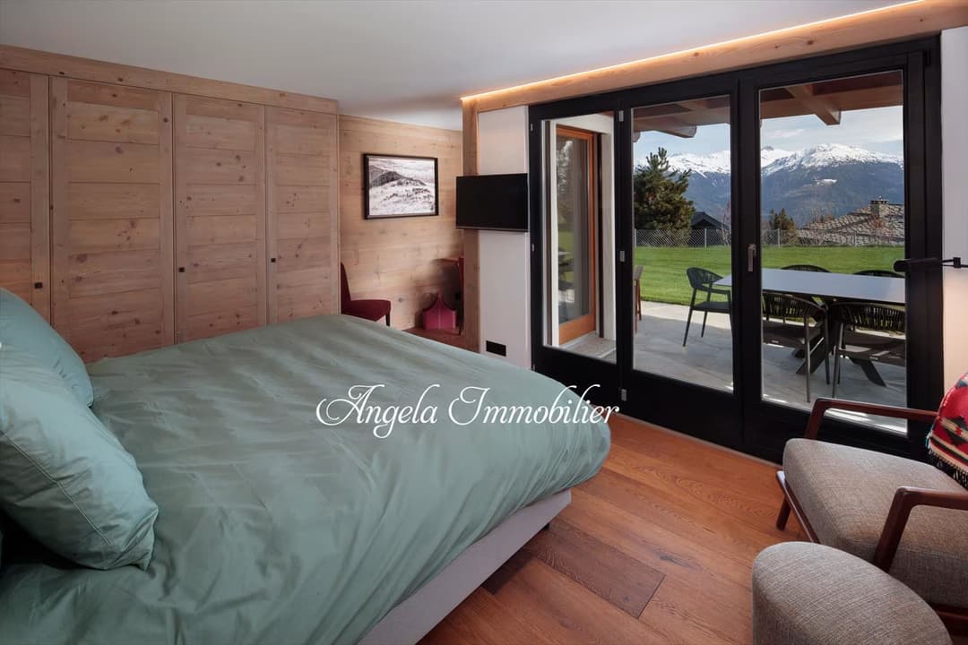 768 – Appartement 6 pièces – 230m²