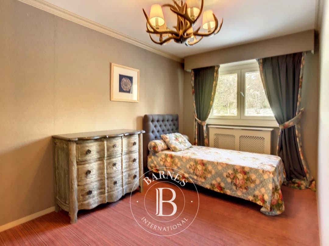 1056 – Appartement 6 pièces – 2000000 CHF -245m²