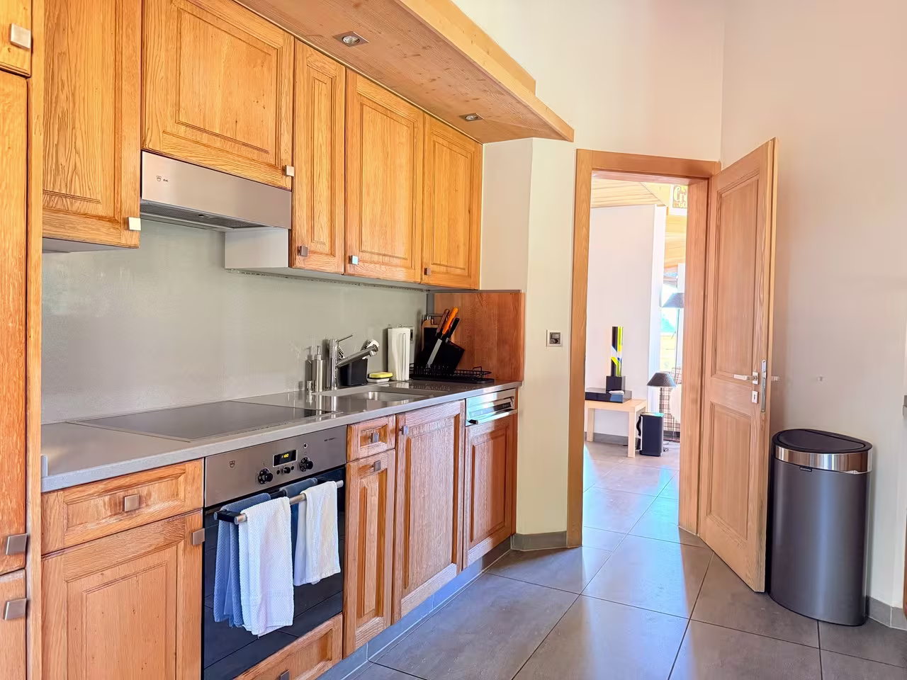758 – Appartement  – 4pièces  – 4200CHF  – 200 m²