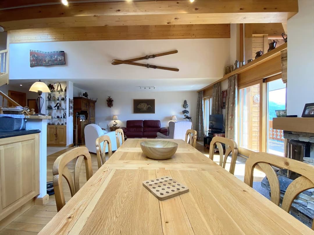 771 – Appartement 5,5 pièces – 9500CHF – 200m²