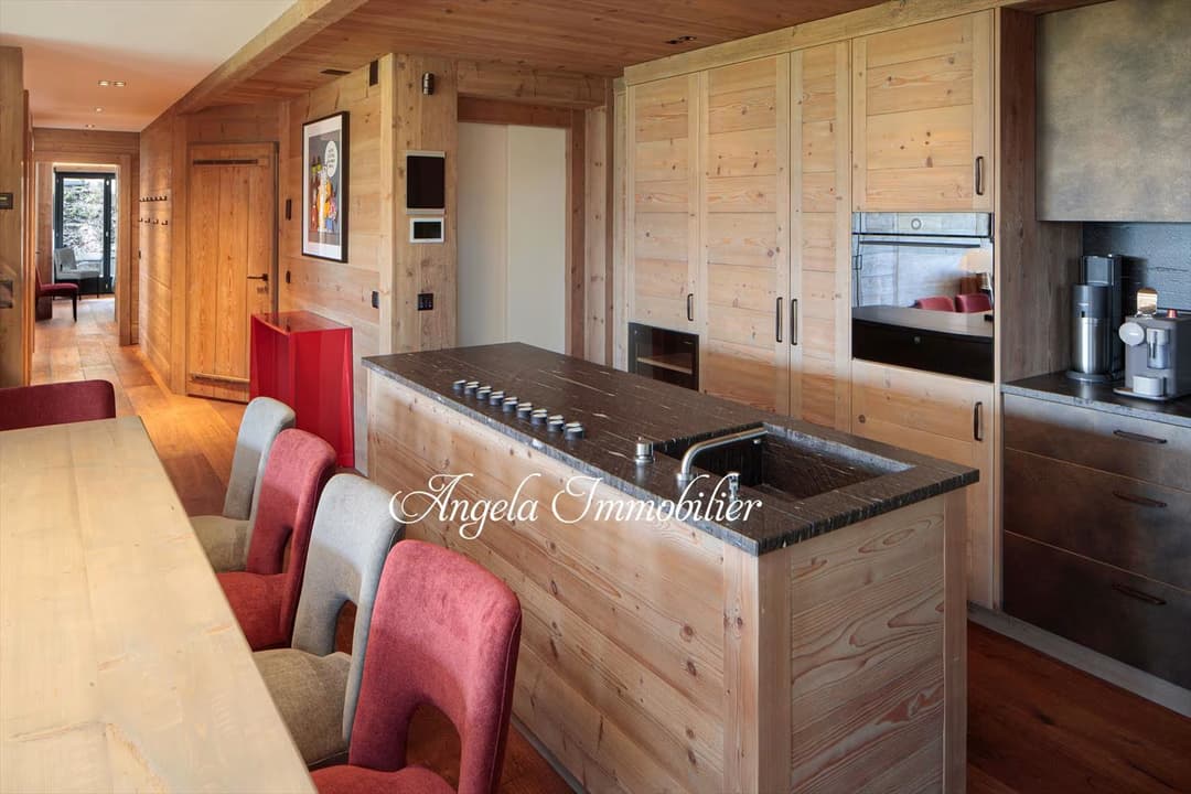 768 – Appartement 6 pièces – 230m²