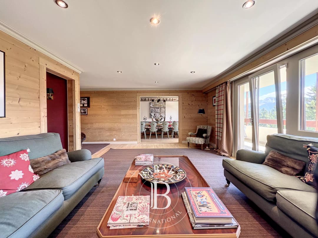 1056 – Appartement 6 pièces – 2000000 CHF -245m²