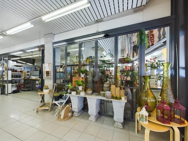 879 – Commerce 2 pièces – 78 m²