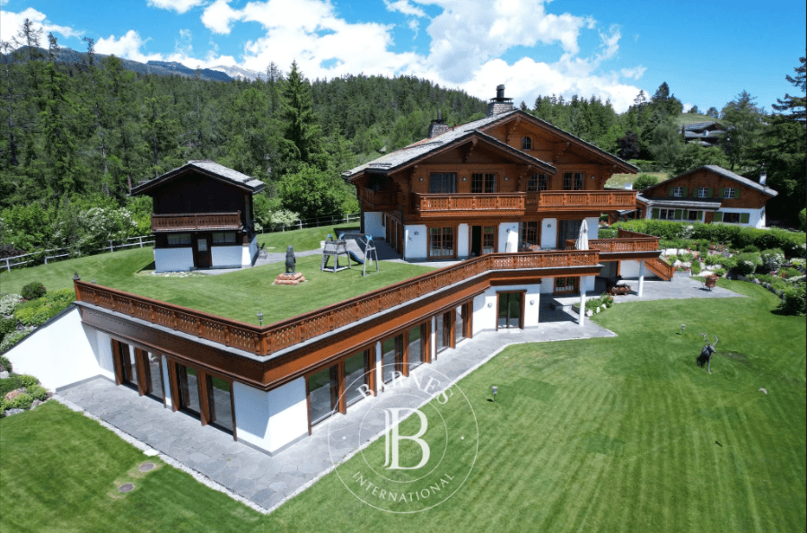 1103 – Maison 15 pièces – 2107 m²