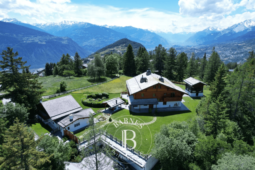 1103 – Maison 15 pièces – 2107 m²