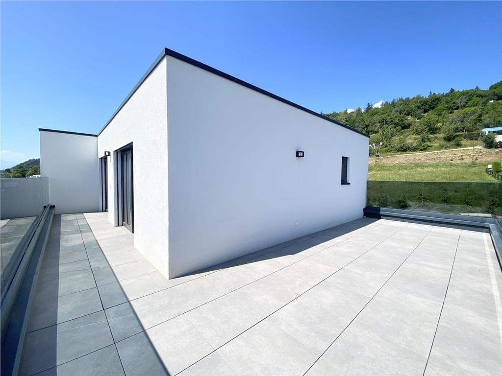 871 – Maison 5.5 pièces – 4500 CHF – 300 m²