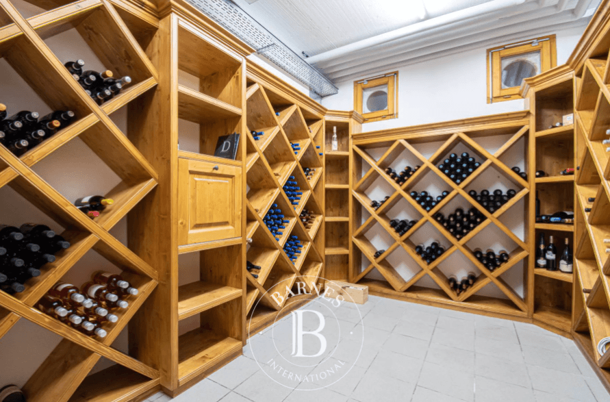 1103 – Maison 15 pièces – 2107 m²