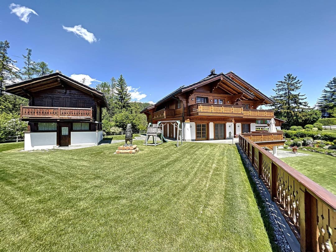 1103 – Maison 15 pièces – 2107 m²