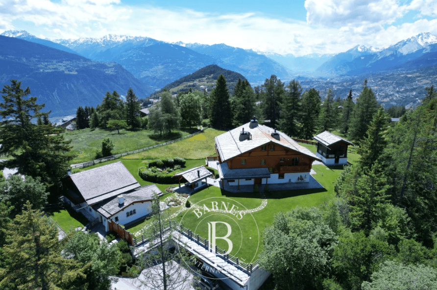 1103 – Maison 15 pièces – 2107 m²