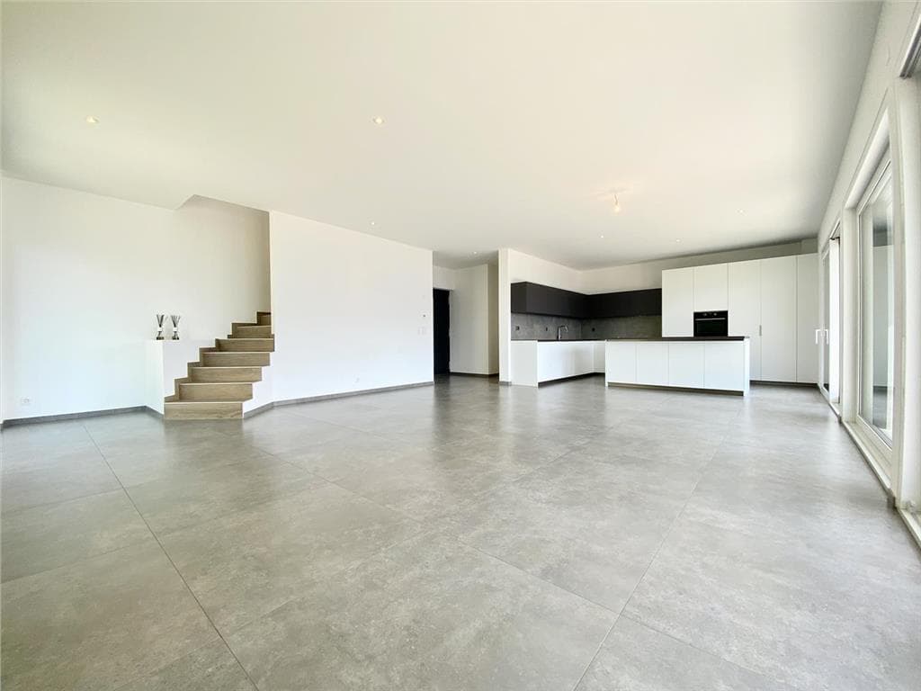 871 – Maison 5.5 pièces – 4500 CHF – 300 m²