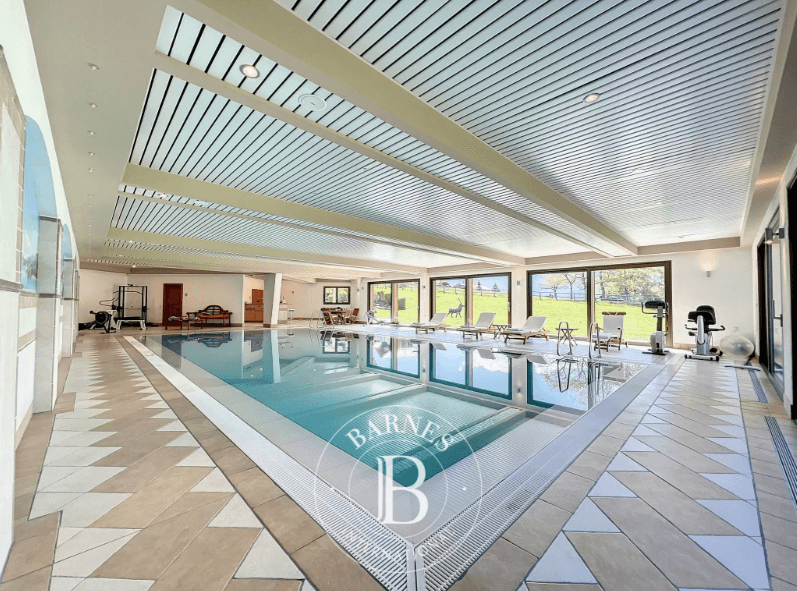 1103 – Maison 15 pièces – 2107 m²