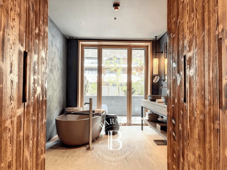 1100 – Appartement 4.5 pièces – 238 m²