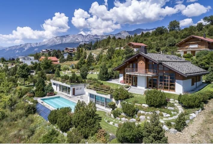1027 – Maison 5,5 pièces – 10000CHF – 407m²