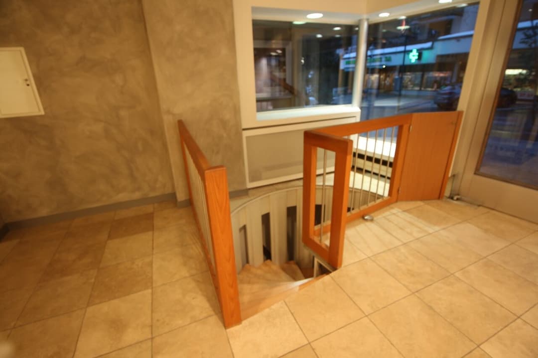 952 – Commerce – 3250CHF – 80m²