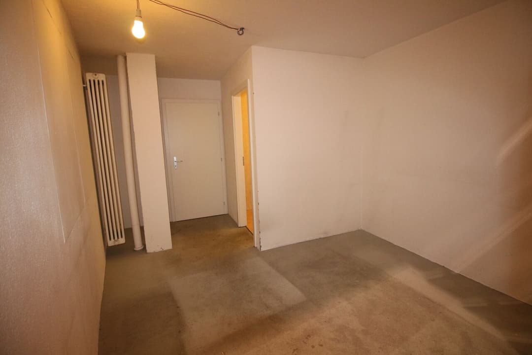 952 – Commerce – 3250CHF – 80m²