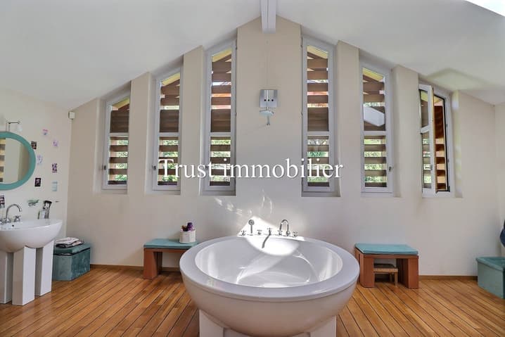 1027 – Maison 5,5 pièces – 10000CHF – 407m²