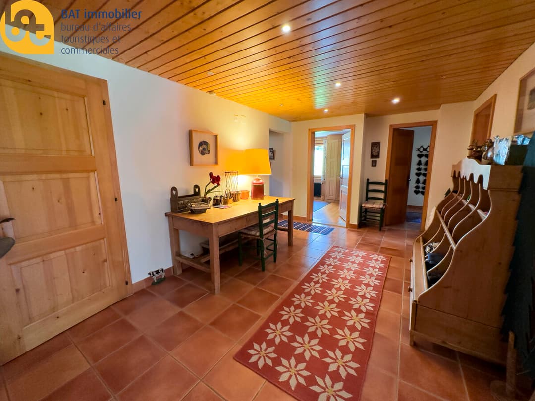 950 – Appartement  5 pièces – 2448CHF