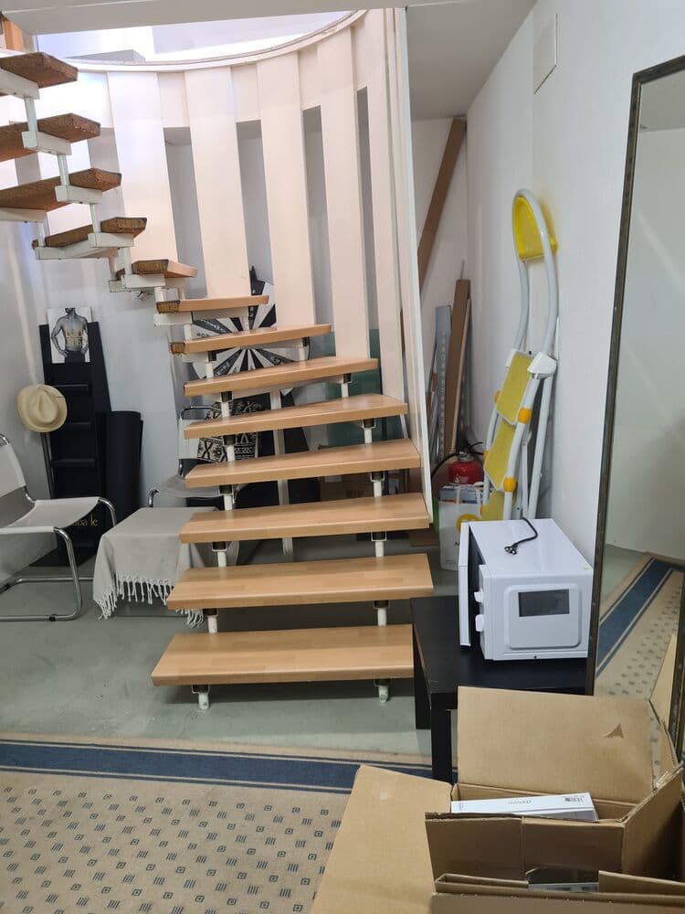 952 – Commerce – 3250CHF – 80m²