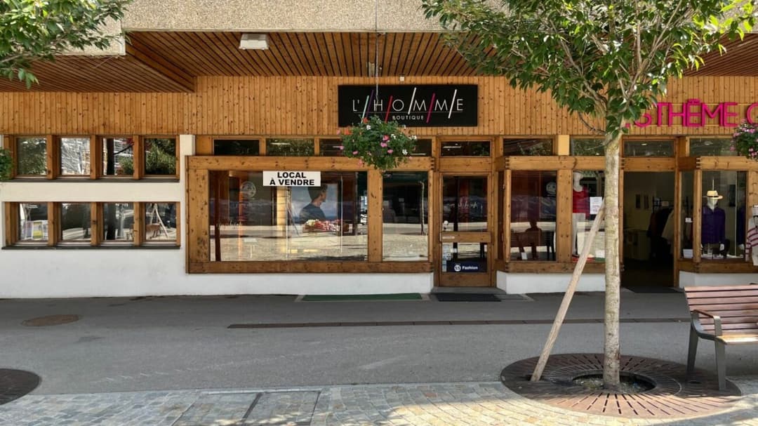 1238 – Commerce – 850000CHF – 102m²